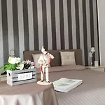 Conte Poderico نابولي