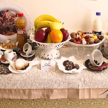 فندق مبيت وإفطار Conte Poderico نابولي